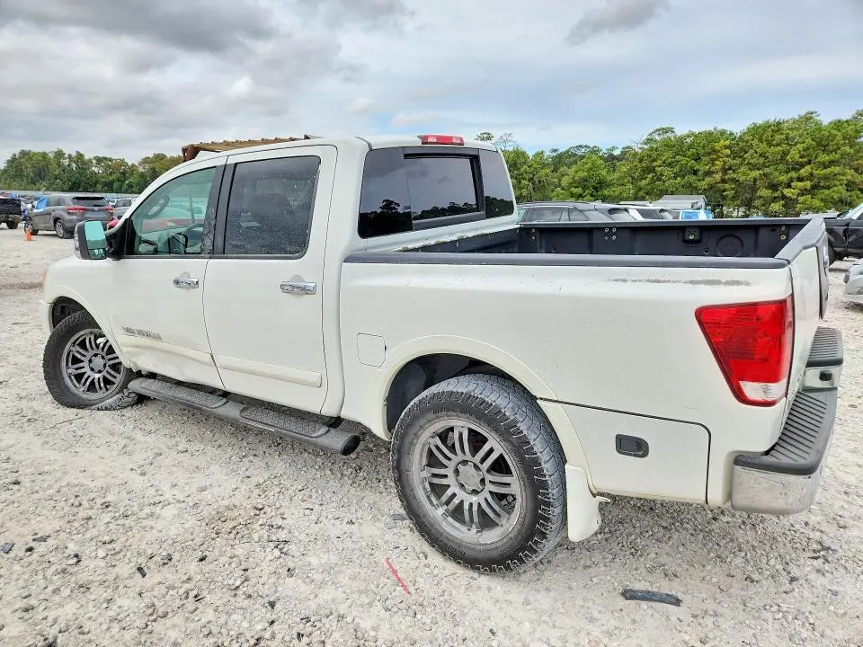 2011 NISSAN TITAN SV  
