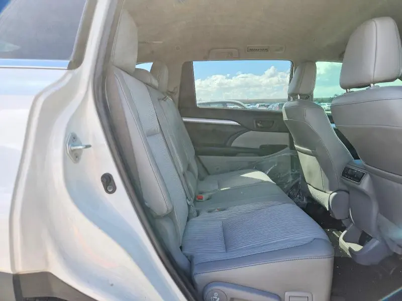 2017 TOYOTA HIGHLANDER LE PLUS  
