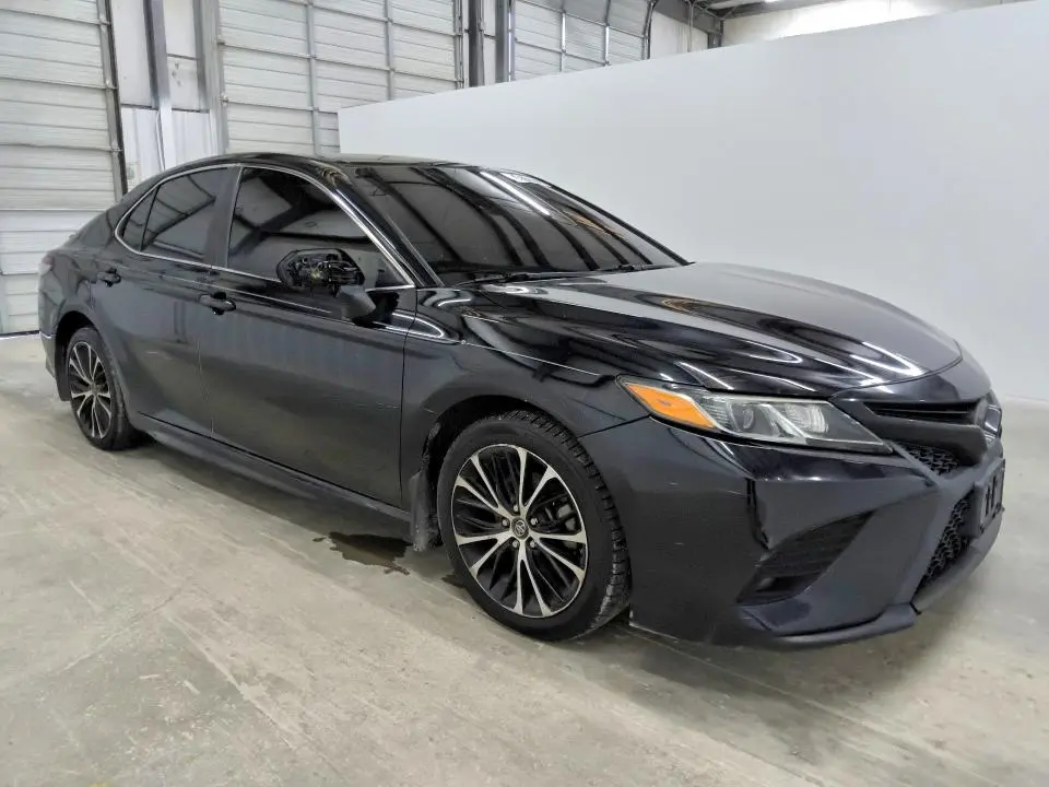 2019 TOYOTA CAMRY SE  