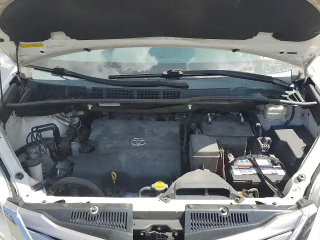 2015 TOYOTA SIENNA XLE  