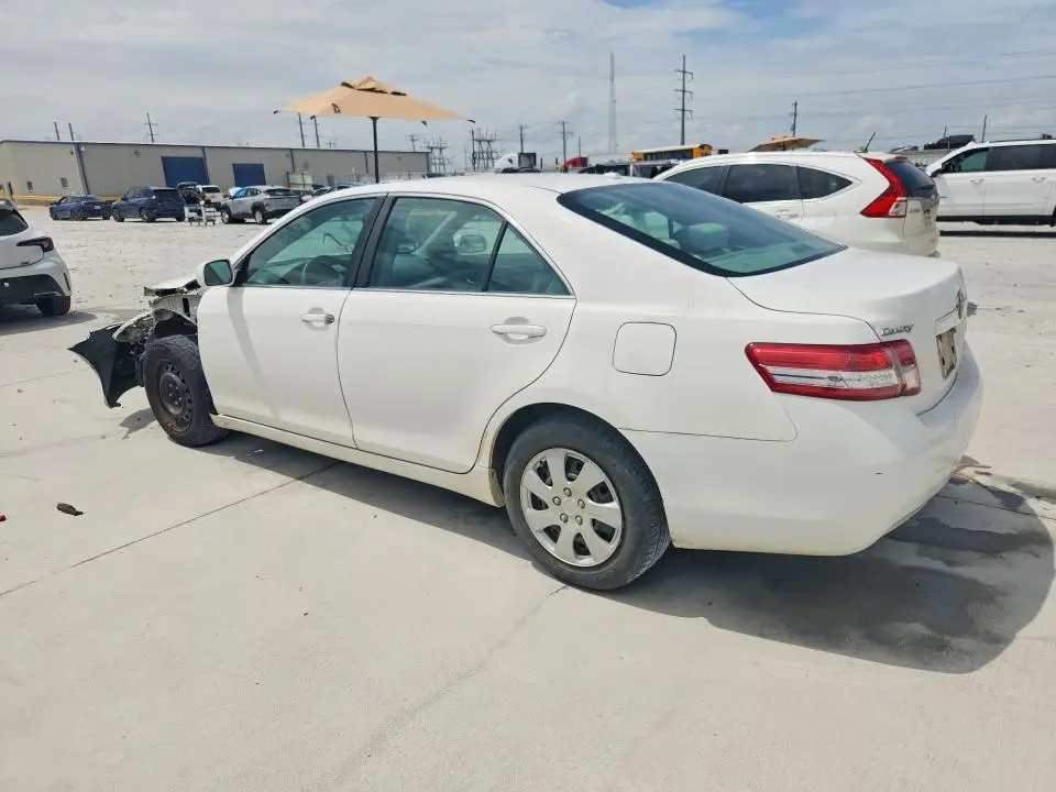 2011 TOYOTA CAMRY LE  