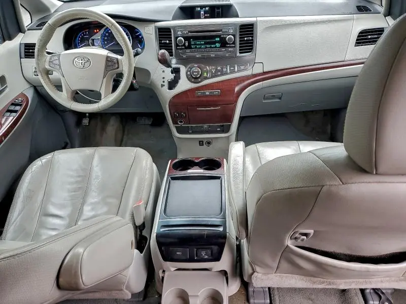 2011 TOYOTA SIENNA XLE  