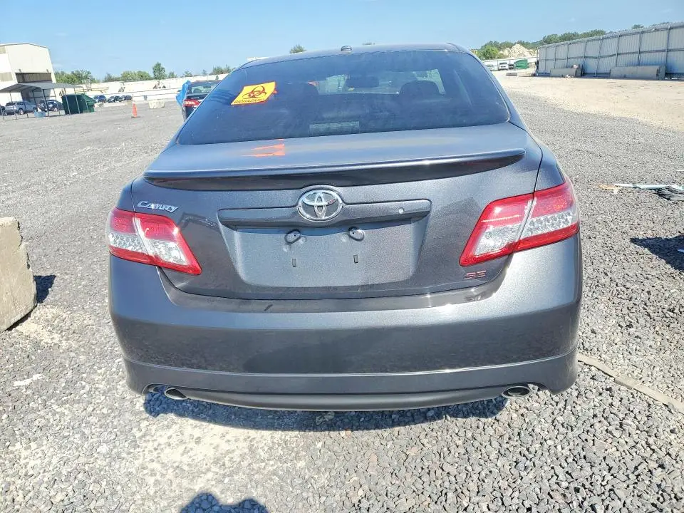 2011 TOYOTA CAMRY SE V6  