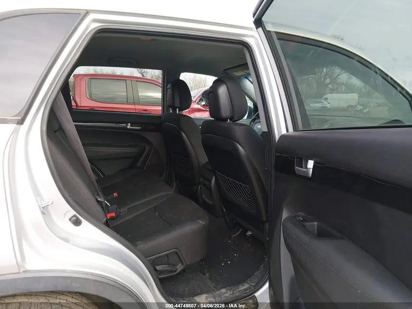 2015 KIA SORENTO LX