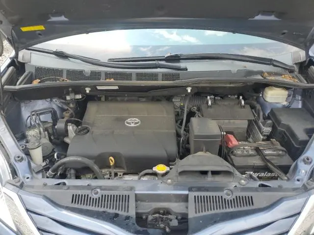 2015 TOYOTA SIENNA LE  