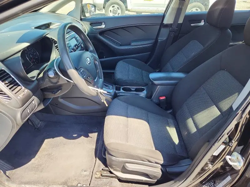 2017 KIA FORTE LX  