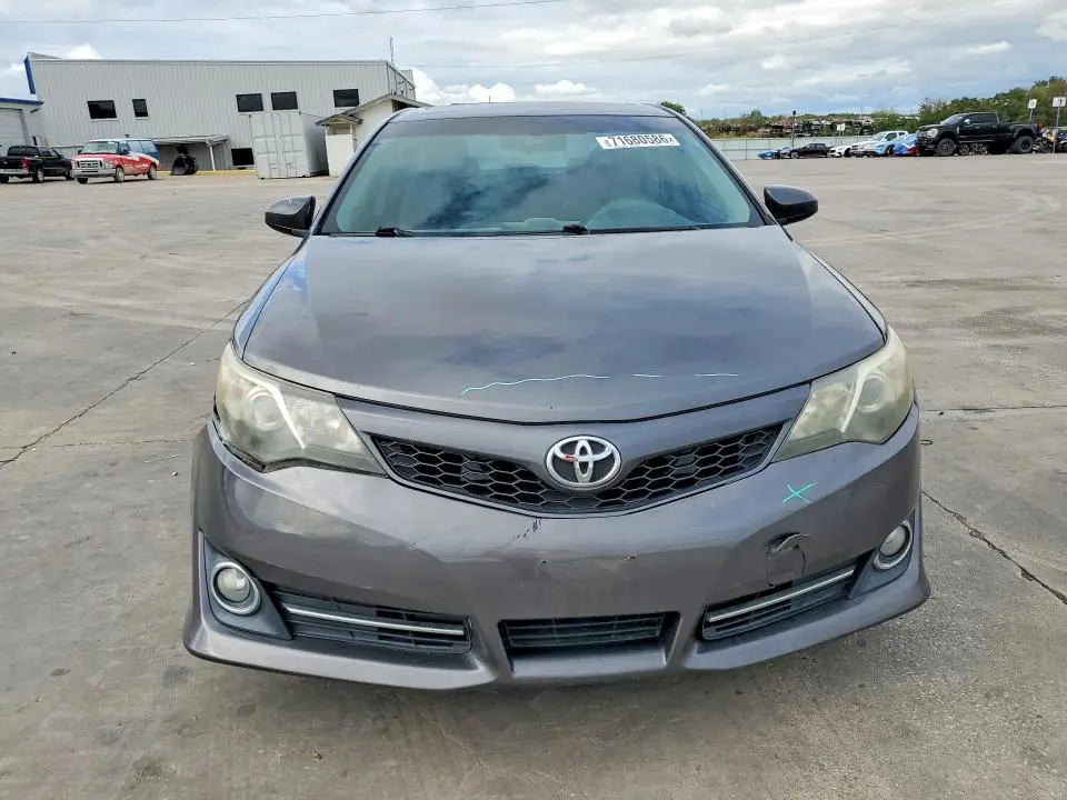 2014 TOYOTA CAMRY SE  