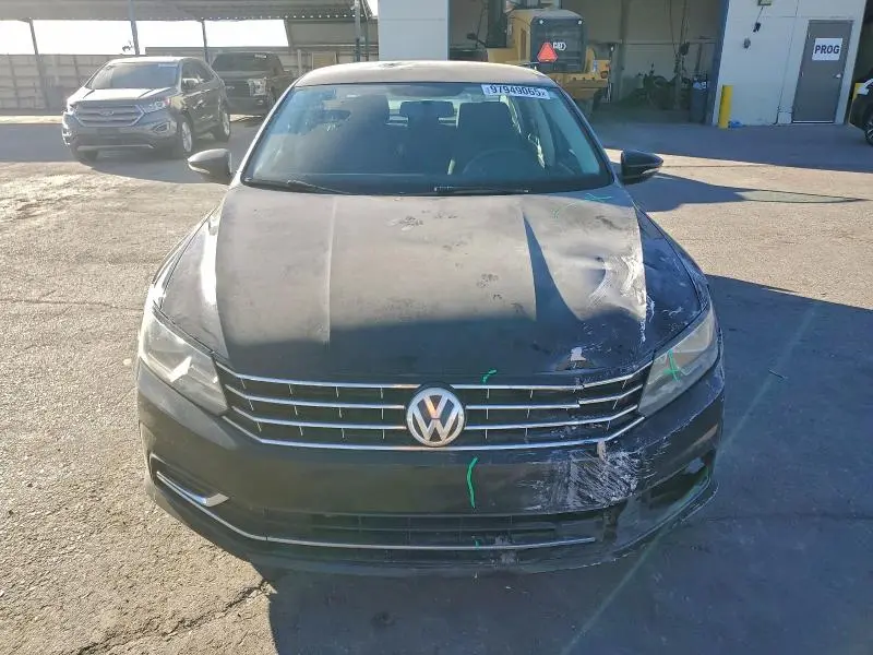 2017 VOLKSWAGEN PASSAT S  