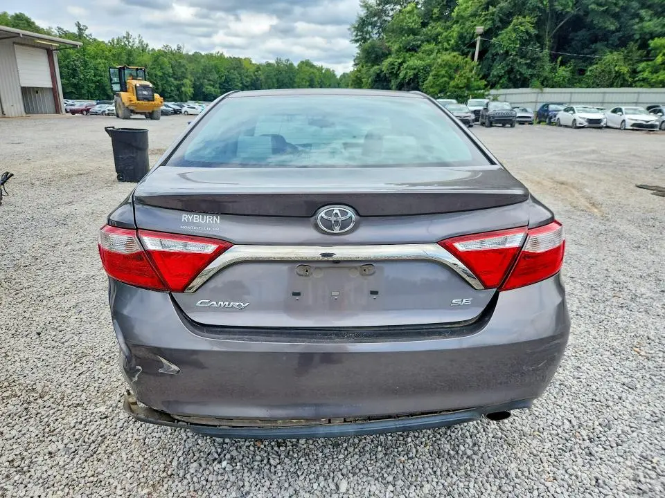 2017 TOYOTA CAMRY SE  