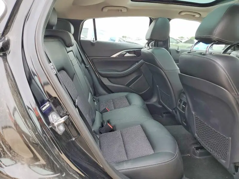 2018 INFINITI QX30 LUXE  
