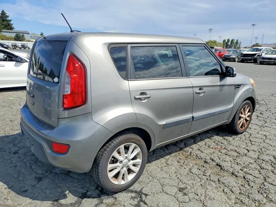 2013 KIA SOUL +  