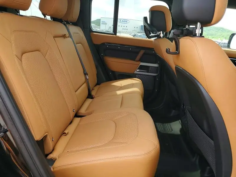 2024 LAND ROVER DEFENDER 110 S  