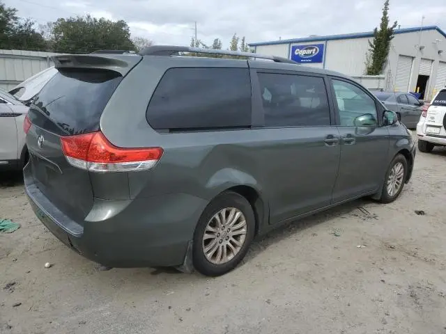 2011 TOYOTA SIENNA XLE  