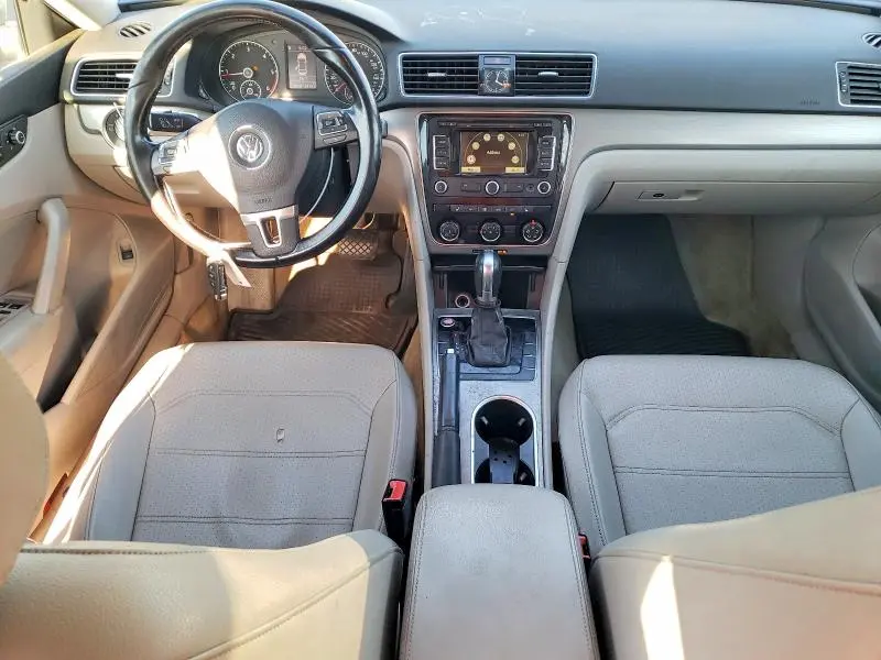 2015 VOLKSWAGEN PASSAT SE  