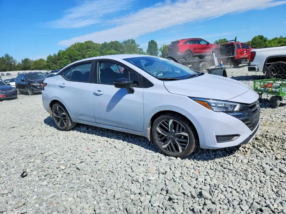 2023 NISSAN VERSA SR  