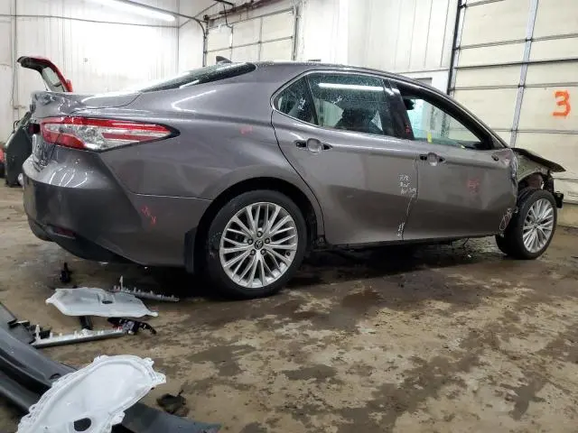 2020 TOYOTA CAMRY XLE  