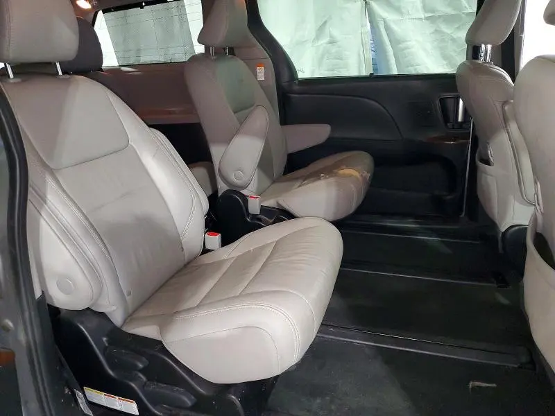 2018 TOYOTA SIENNA LIMITED PREMIUM 7-PASSENGER  
