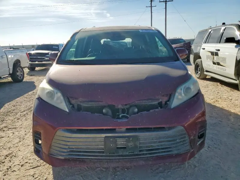 2018 TOYOTA SIENNA XLE  