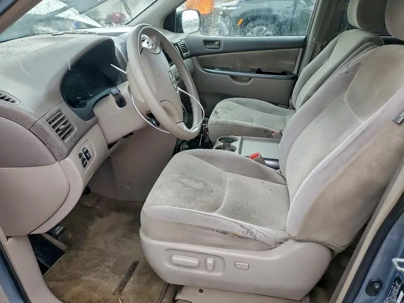 2010 TOYOTA SIENNA LE 7 PASSENGER  
