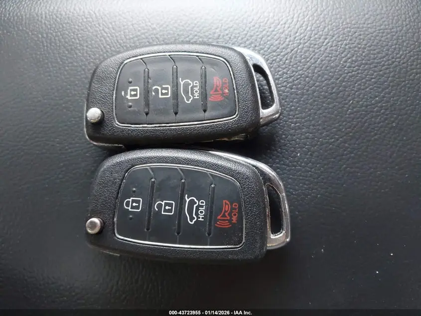 2016 HYUNDAI SANTA FE SE