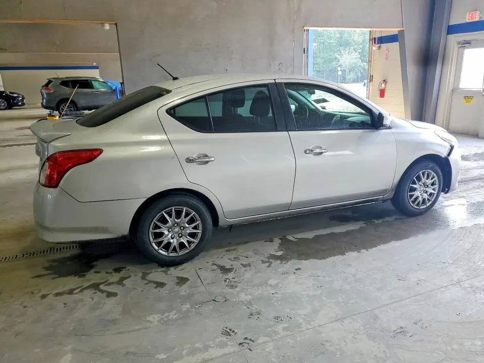 2019 NISSAN VERSA SV  