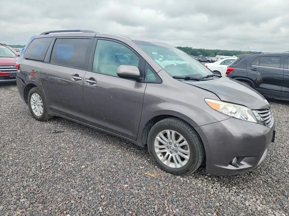 2017 TOYOTA SIENNA XLE 8-PASSENGER  