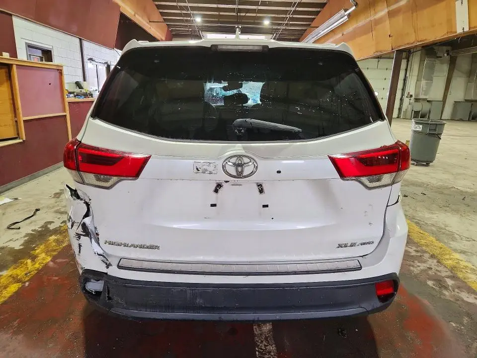 2019 TOYOTA HIGHLANDER XLE  