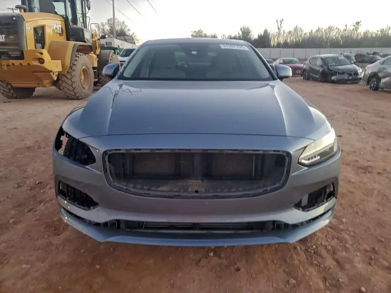 2018 VOLVO S90 T5 MOMENTUM  