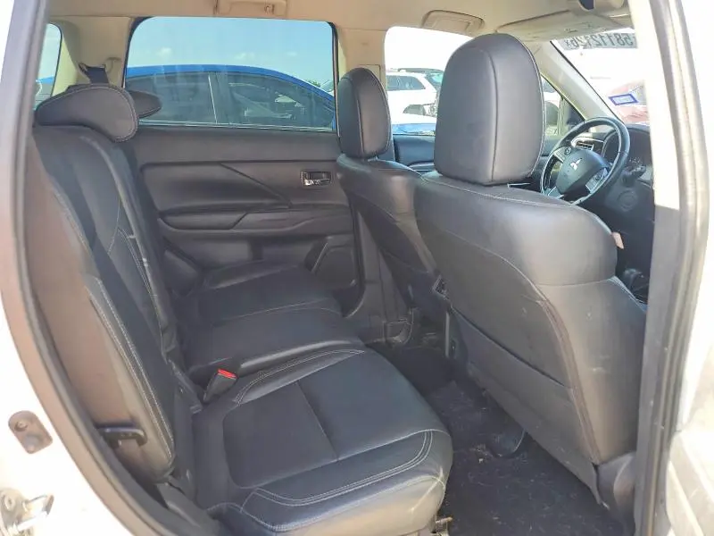 2020 MITSUBISHI OUTLANDER SE  