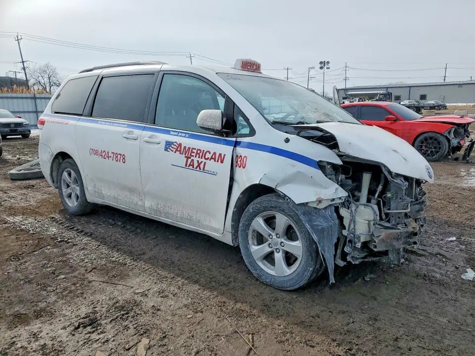2014 TOYOTA SIENNA LE 8 PASSENGER  