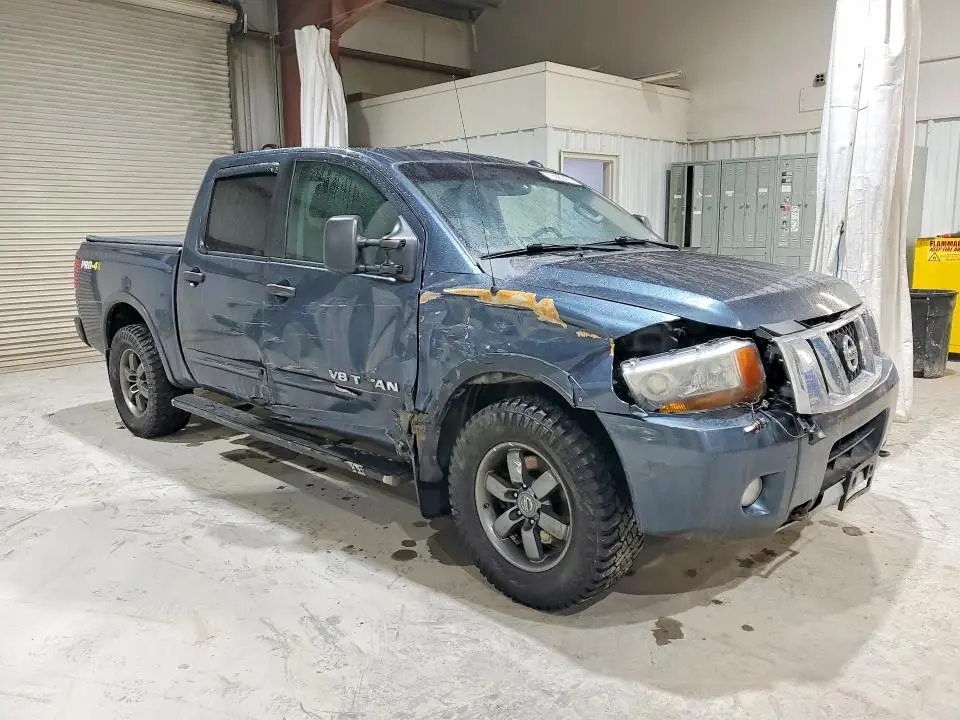 2014 NISSAN TITAN SV  