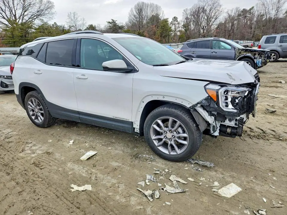 2022 GMC TERRAIN SLT  
