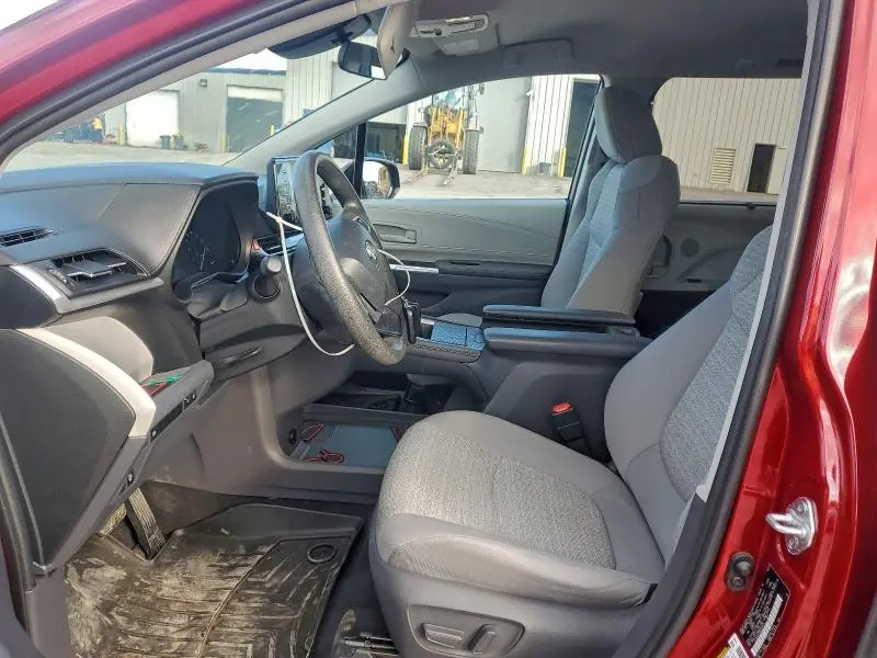 2021 TOYOTA SIENNA LE  