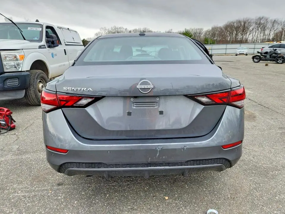 2025 NISSAN SENTRA SV  