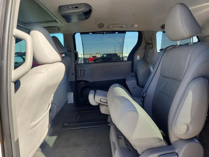 2017 TOYOTA SIENNA XLE 8-PASSENGER  