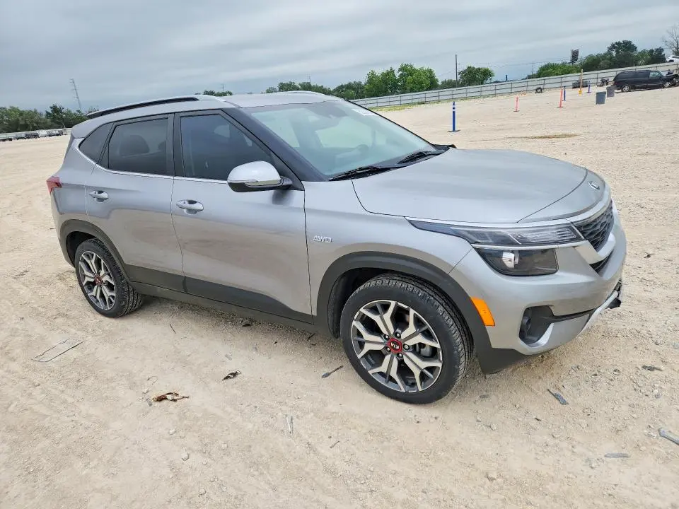 2021 KIA SELTOS S  
