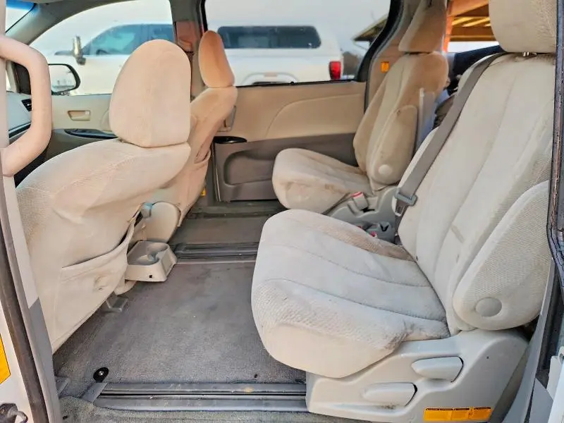 2011 TOYOTA SIENNA LE  