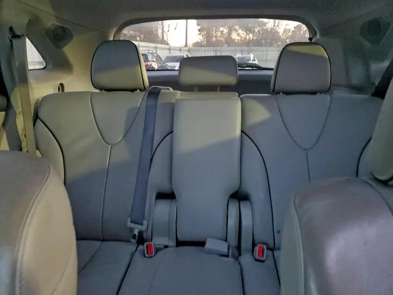 2015 TOYOTA VENZA LE  