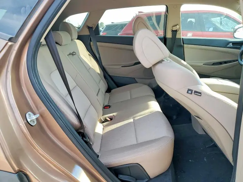 2016 HYUNDAI TUCSON SE  