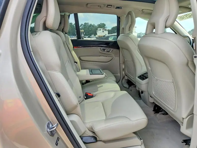 2016 VOLVO XC90 T6  
