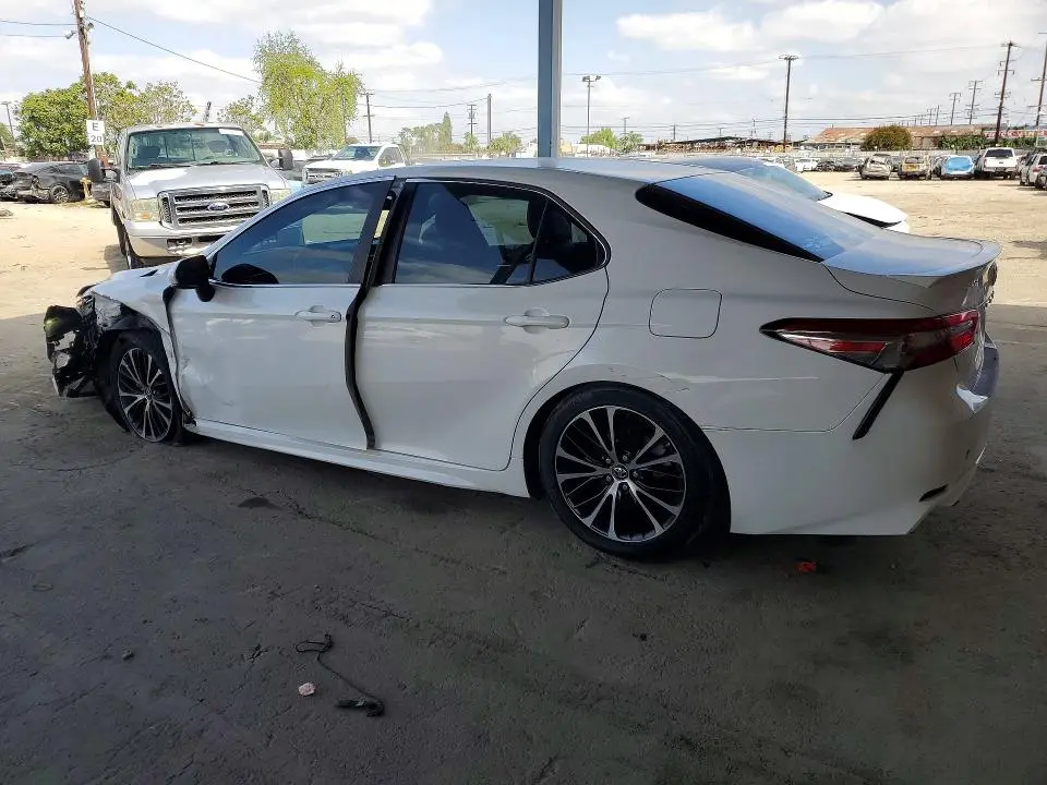 2018 TOYOTA CAMRY SE  