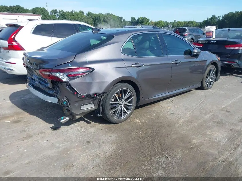 2022 TOYOTA CAMRY XLE