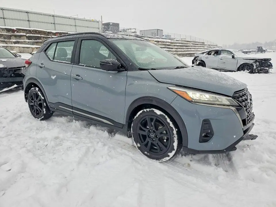 2022 NISSAN KICKS SR  