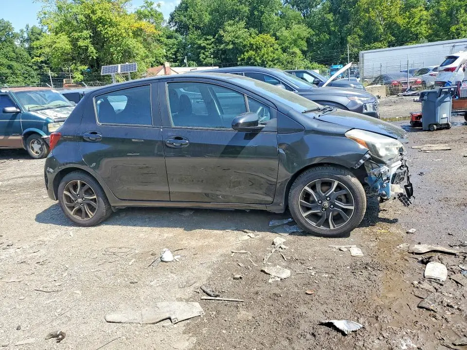 2015 TOYOTA YARIS 5-DOOR SE  