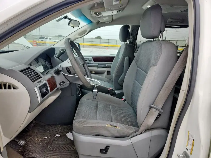 2010 CHRYSLER TOWN & COUNTRY TOURING  