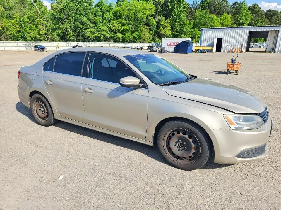 2013 VOLKSWAGEN JETTA SE  