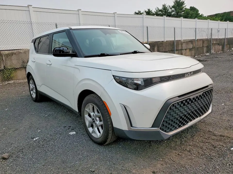 2023 KIA SOUL LX  