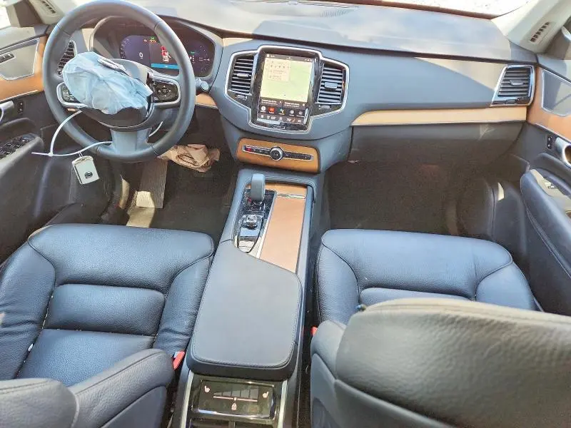 2024 VOLVO XC90 PLUS  