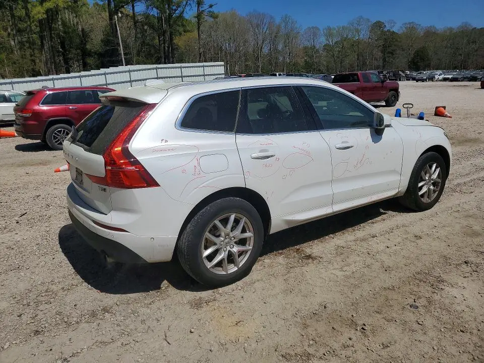 2018 VOLVO XC60 T5 MOMENTUM  