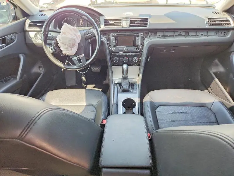 2015 VOLKSWAGEN PASSAT SE  